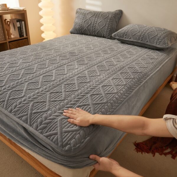 Plush Thicken Quilted Mattress Cover Warm Soft Crystal Velvet King Queen - Image 3